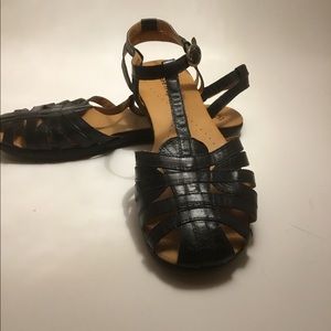 Bear Trap Sandals